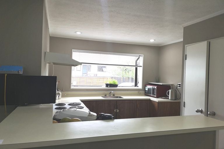 Photo of property in 12 Leven Lane, Totara Heights, Auckland, 2105