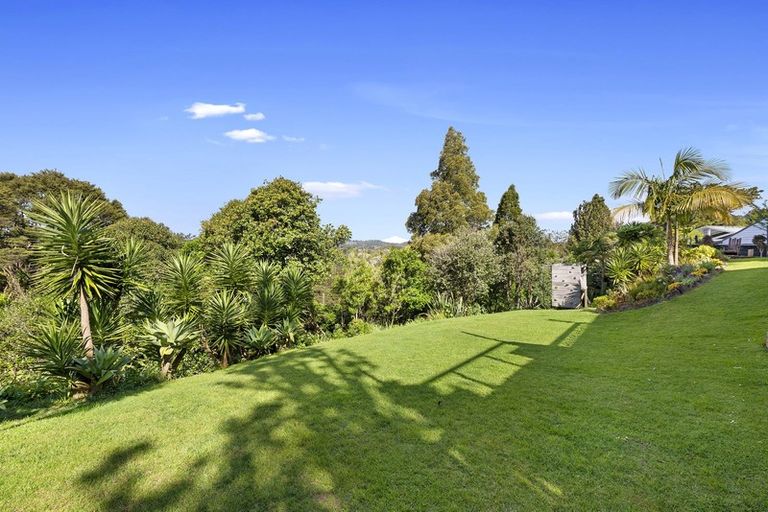 Photo of property in 300 Forest Hill Road, Waiatarua, Auckland, 0612