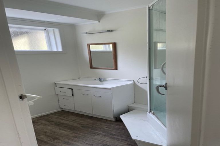 Photo of property in 68 Gladstone Road, Northcote, Auckland, 0627