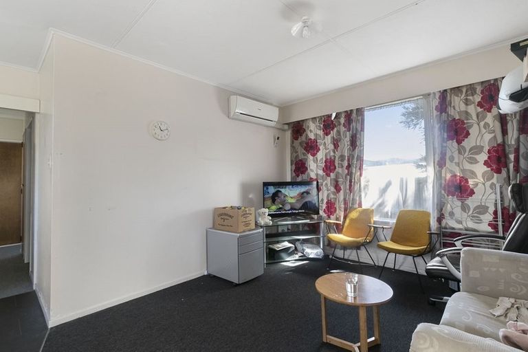 Photo of property in 15b Pencarrow Crescent, Wainuiomata, Lower Hutt, 5014