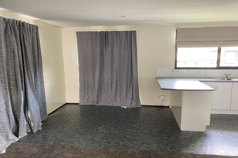 Photo of property in 2/28 Posa Avenue, Henderson, Auckland, 0612