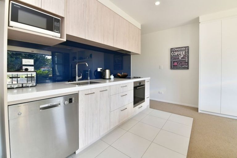 Photo of property in 9a Botanical Drive, Silverdale, 0932