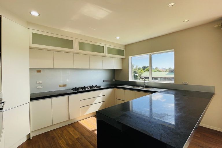 Photo of property in 4a Marina View Drive, West Harbour, Auckland, 0618