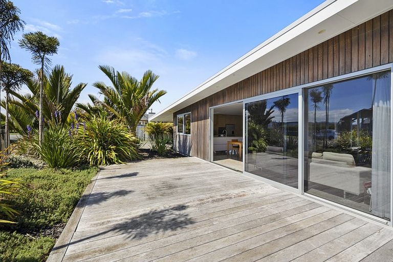 Photo of property in 75 Links Drive, Waiwhakaiho, New Plymouth, 4312
