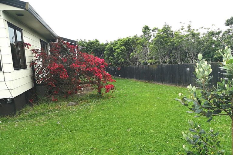 Photo of property in 12 Leven Lane, Totara Heights, Auckland, 2105