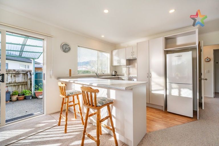 Photo of property in 10 Woodland Mews, Wainuiomata, Lower Hutt, 5014