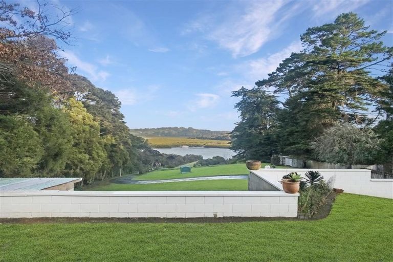 Photo of property in 14 Chenery Road, Red Beach, 0932