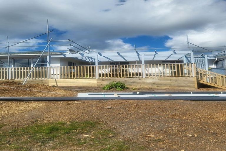 Photo of property in 4 Beazley Place, Glendene, Auckland, 0602