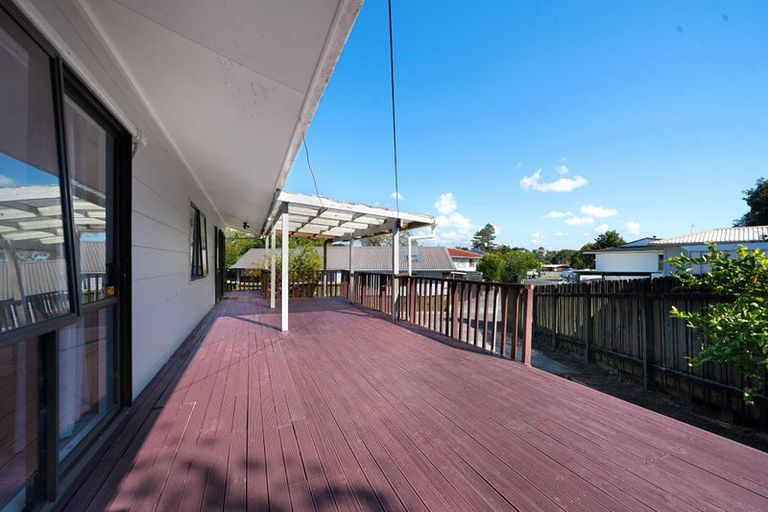 Photo of property in 1/76 Chilcott Road, Henderson, Auckland, 0612