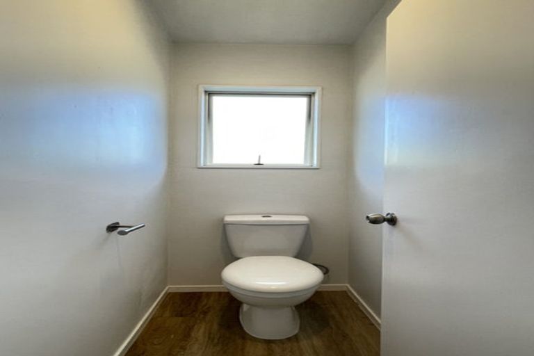 Photo of property in 68 Barbados Drive, Unsworth Heights, Auckland, 0632