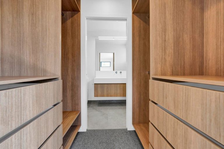 Photo of property in 9a Strandon Place, Strandon, New Plymouth, 4312