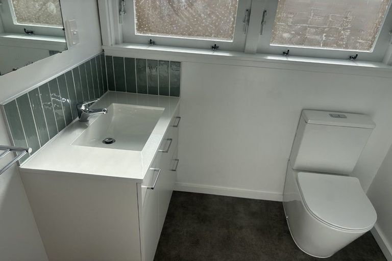 Photo of property in 2/96 Hinau Street, Riccarton, Christchurch, 8041