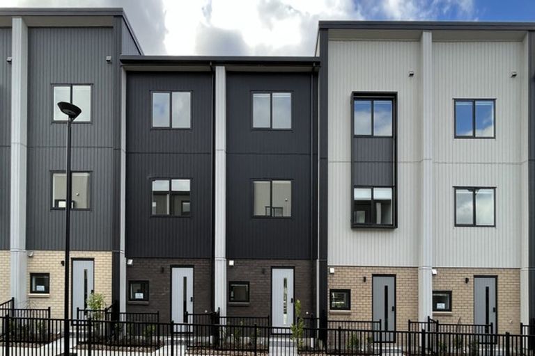 Photo of property in 5/25 Jabuka Street, Glen Eden, Auckland, 0602