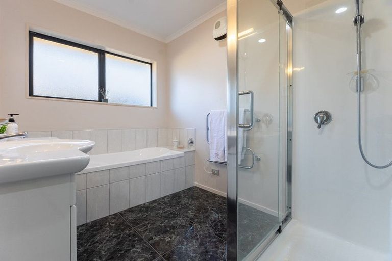 Photo of property in 33 Consort Close, Paraparaumu Beach, Paraparaumu, 5032