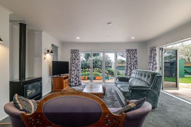 Photo of property in 23 Chilton Grove, Hokowhitu, Palmerston North, 4410