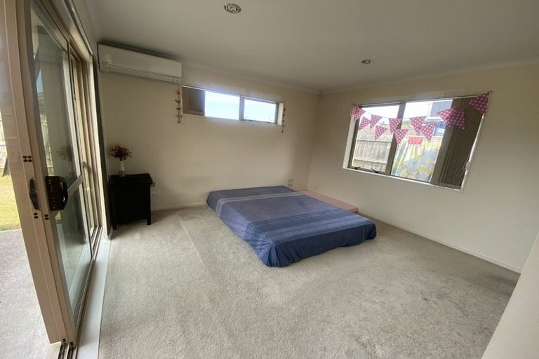 Photo of property in 106a Simpson Road, Henderson Valley, Auckland, 0614