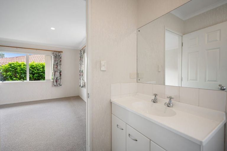 Photo of property in 6 Cabeleigh Drive, Helensville, 0800