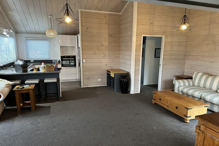 Photo of property in 6 Honnor Place, Hurdon, New Plymouth, 4310