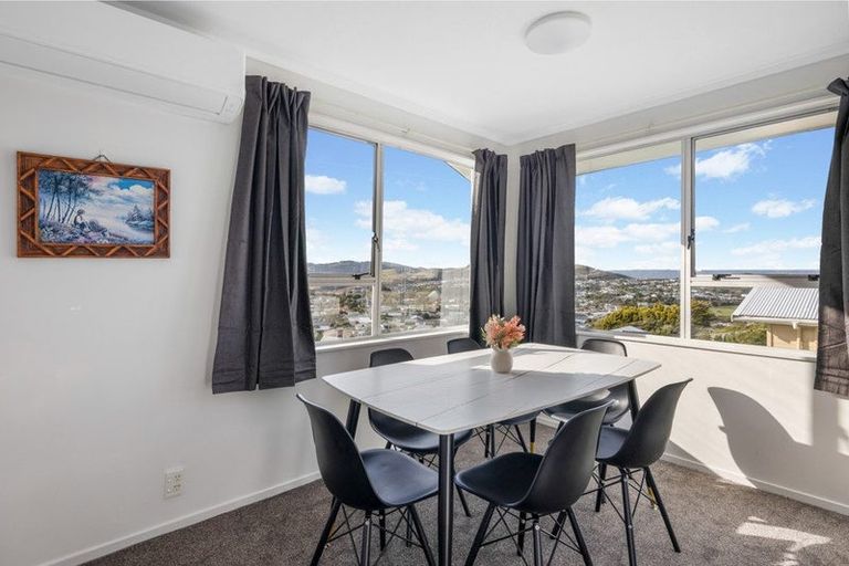 Photo of property in 63 Ruskin Road, Newlands, Wellington, 6037