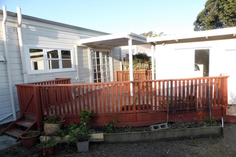 Photo of property in 9 Medway Street, Island Bay, Wellington, 6023