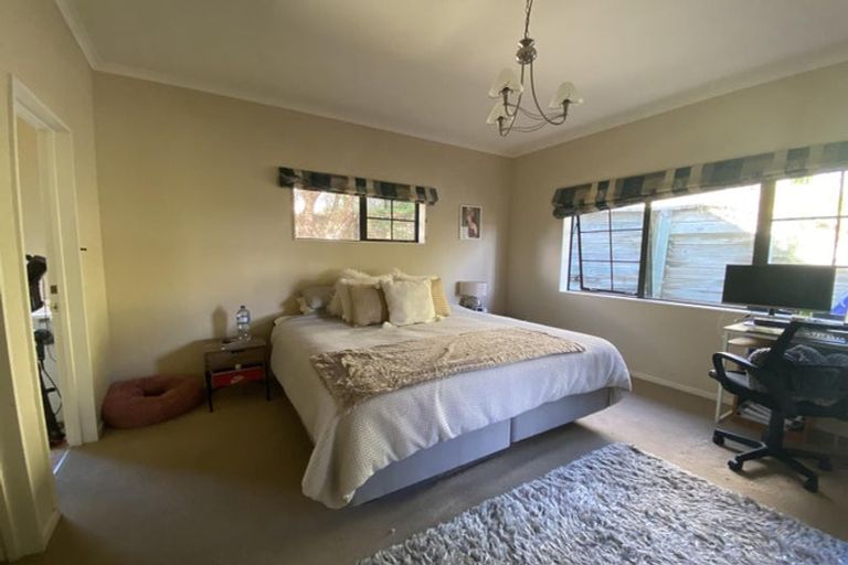 Photo of property in 11 Coventry Close, Ascot Park, Porirua, 5024