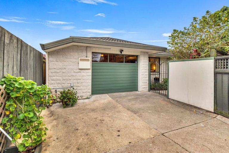 Photo of property in 3 Caroline Crescent, Highbury, Palmerston North, 4412