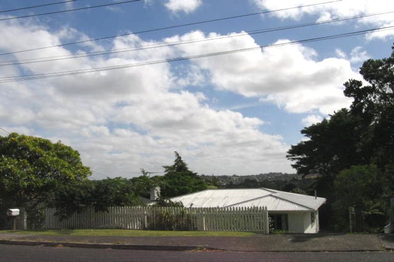 Photo of property in 11 William Souter Street, Forrest Hill, Auckland, 0620