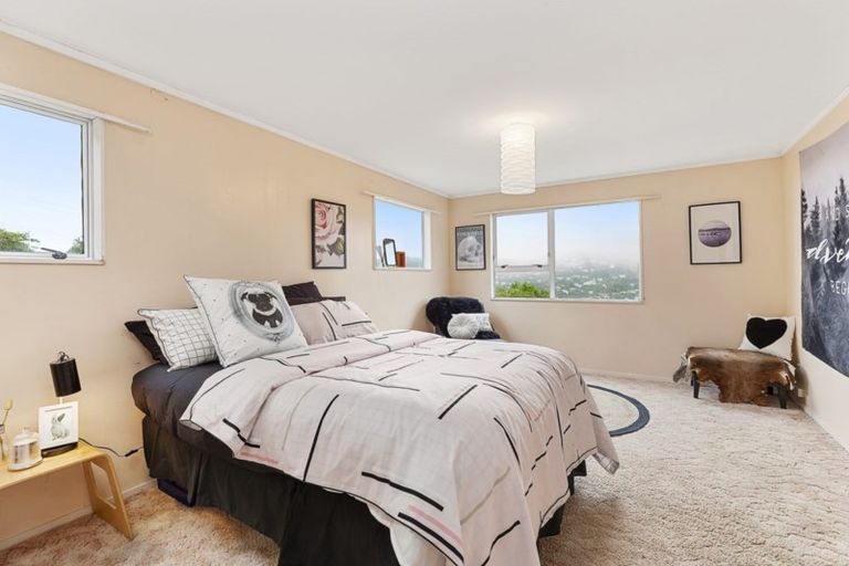 Photo of property in 1 Chequers Way, Crofton Downs, Wellington, 6035