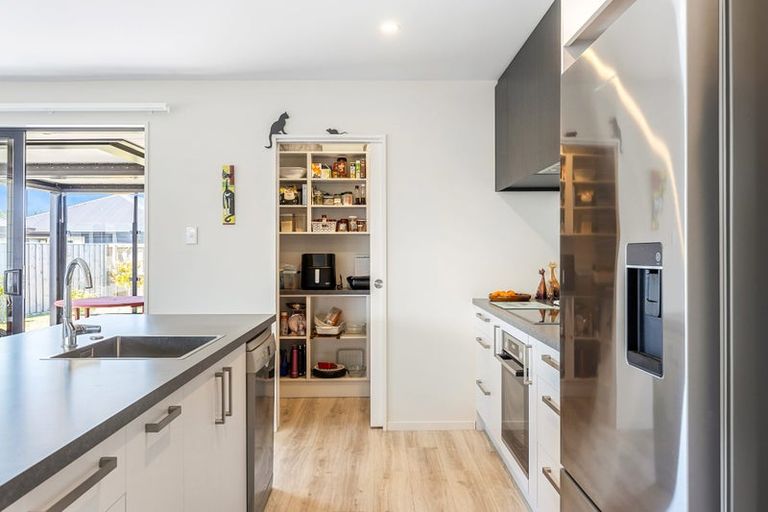 Photo of property in 14 Grey View Grove, Rangiora, 7400