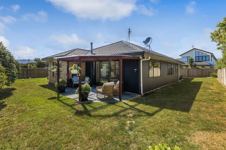 Photo of property in 136 Guildford Drive, Paraparaumu Beach, Paraparaumu, 5032