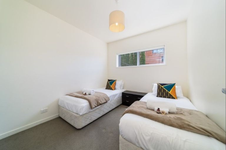 Photo of property in 129a Wynyard Crescent, Fernhill, Queenstown, 9300