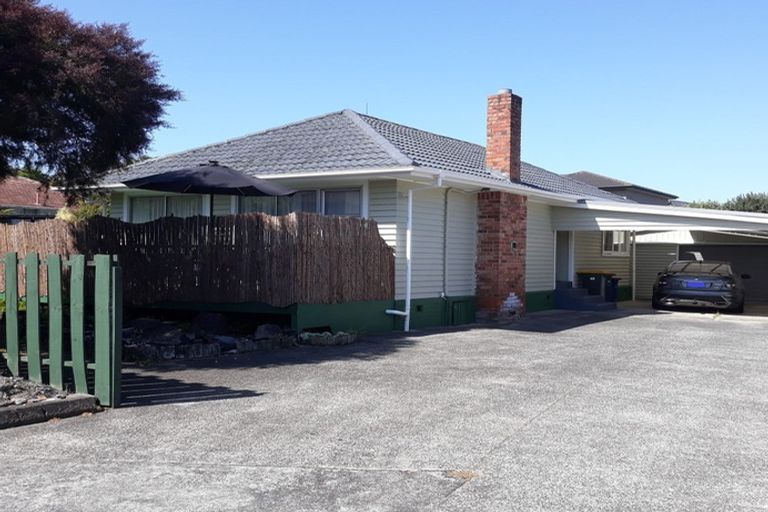 Photo of property in 39 Titoki Street, Te Atatu Peninsula, Auckland, 0610