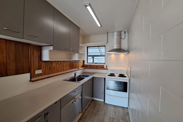 Photo of property in 85c Stottholm Road, Titirangi, Auckland, 0604