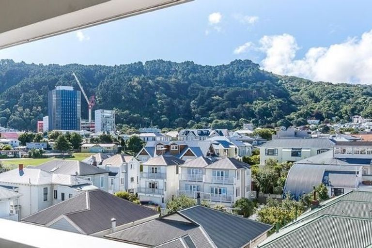 Photo of property in Stadium Garden Flats, 306/107 Thorndon Quay, Pipitea, Wellington, 6011