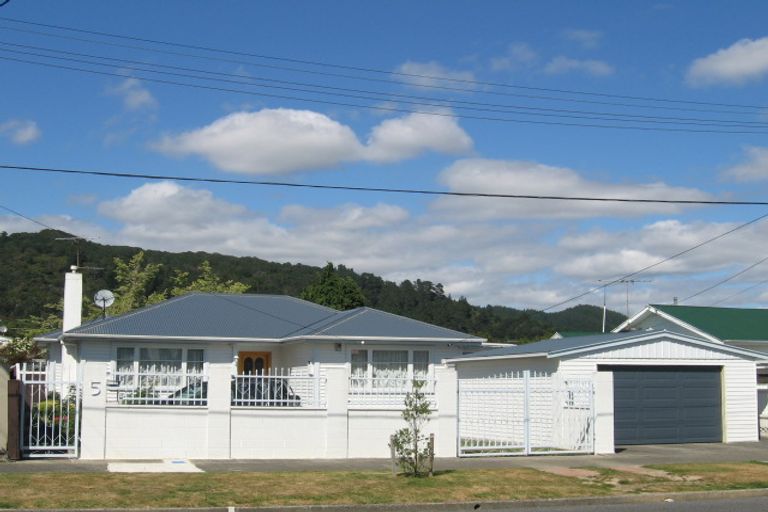 Photo of property in 5 Bentinck Street, Wallaceville, Upper Hutt, 5018