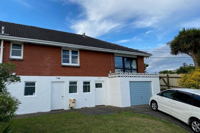 Photo of property in 3 Salford Street, Newlands, Wellington, 6037