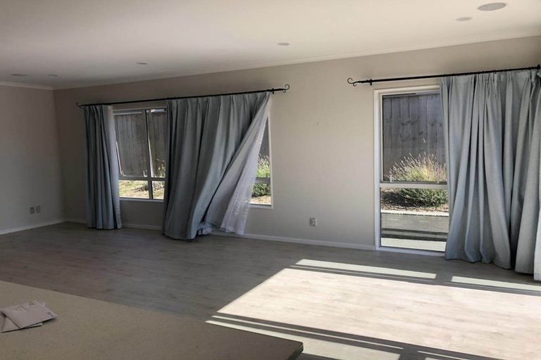 Photo of property in 3 Ascension Crescent, Orewa, 0931