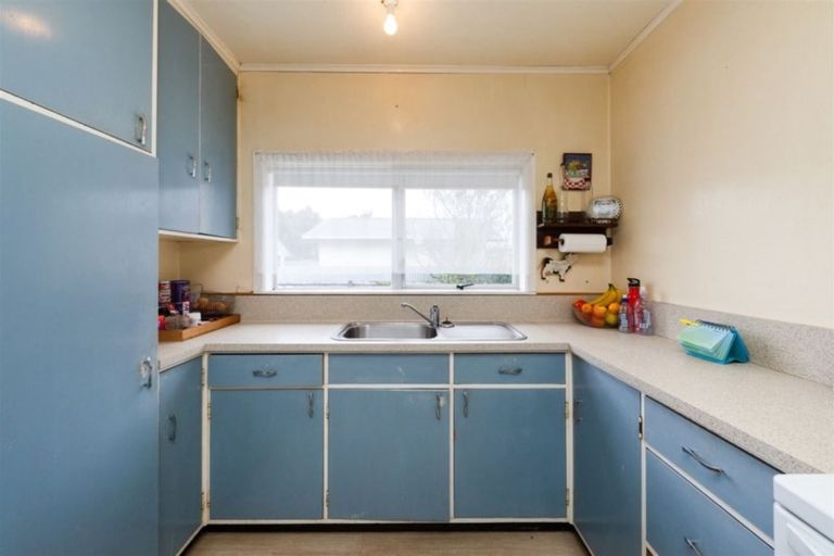 Photo of property in 35 Mcgiffert Street, Palmerston North, 4410