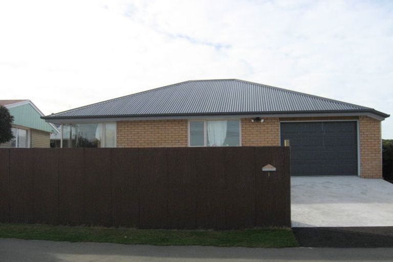 Photo of property in 1 Carbine Place, Sockburn, Christchurch, 8042