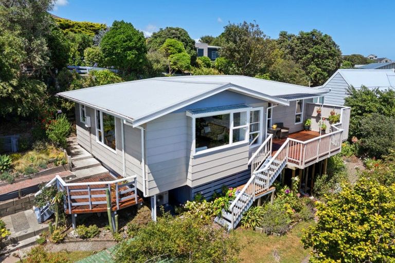 Photo of property in 5 Sunset Terrace, Waikanae Beach, Waikanae, 5036