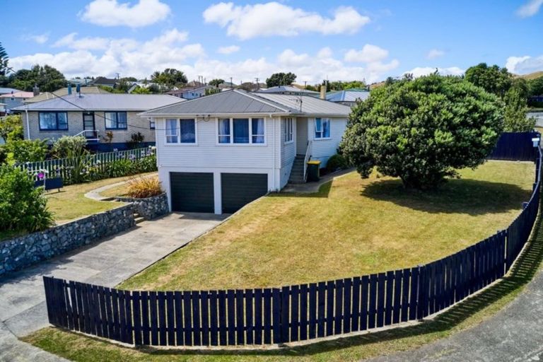 Photo of property in 9 Falcon Street, Cannons Creek, Porirua, 5024