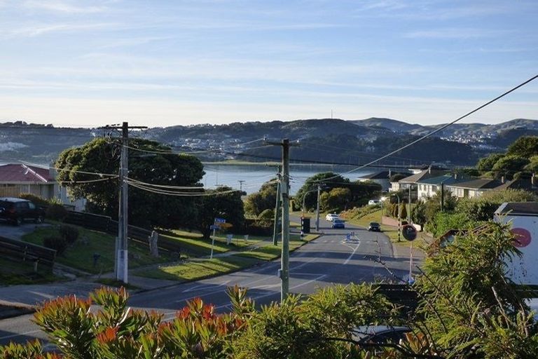 Photo of property in 124 Te Pene Avenue, Titahi Bay, Porirua, 5022