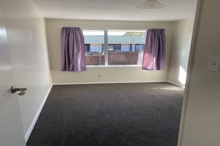 Photo of property in 1/10 Valecrest Avenue, Parklands, Christchurch, 8083