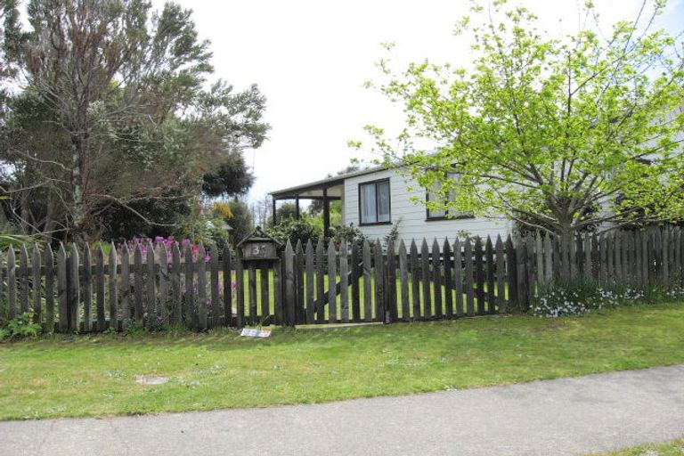 Photo of property in 35 Campbell Avenue, Paraparaumu, 5032