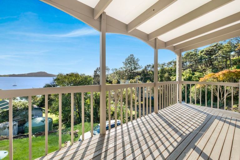 Photo of property in 99 Kawakawa Bay Coast Road, Kawakawa Bay, Papakura, 2585