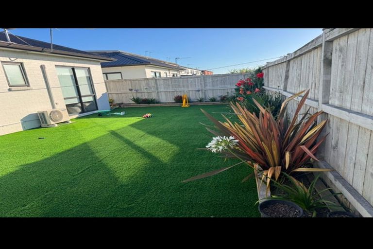 Photo of property in 33 Pepene Avenue, Takanini, 2112