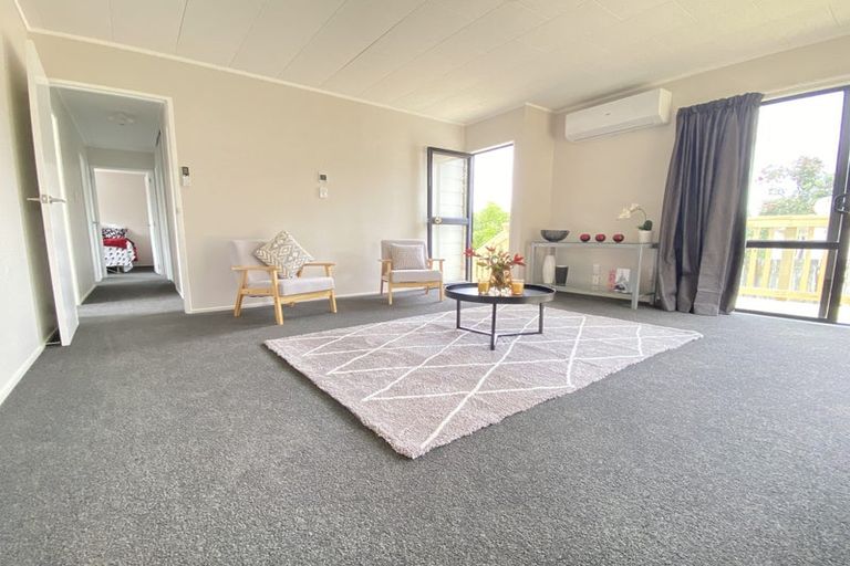 Photo of property in 3 Lowell Place, Massey, Auckland, 0614