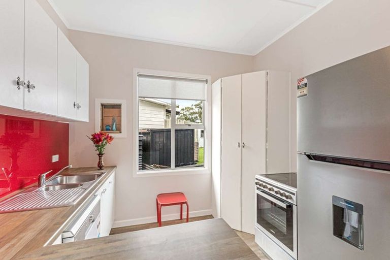 Photo of property in 13 Makere Street, Waitara, 4320