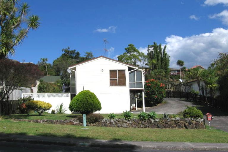 Photo of property in 1/30 Holt Avenue, Torbay, Auckland, 0630