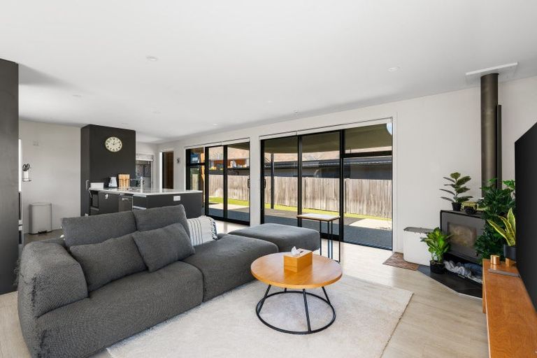 Photo of property in 2 The Heights Avenue, Wanaka, 9305